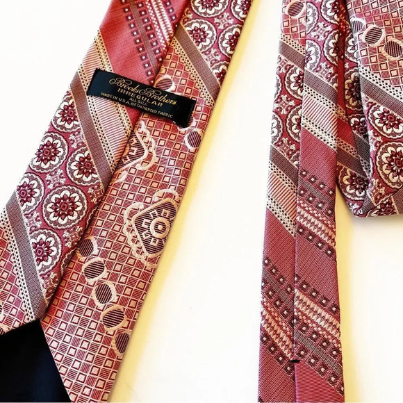 Brooks‎ Brothers Pink Mauve Silk Tie Irregular - Picture 5 of 9
